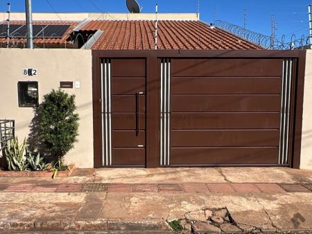 Casa-Térrea em Aero Rancho