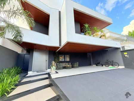 Sobrado-Condomínio em Pq. Residencial Damha III