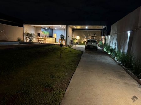 Casa-Térrea em Jardim das Acácias