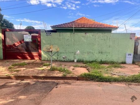 Casa-Térrea em Jardim Morenão