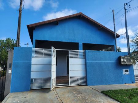 Casa-Térrea em Vila Cel. Camisão