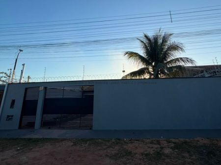 Casa-Térrea em Lagoa Park