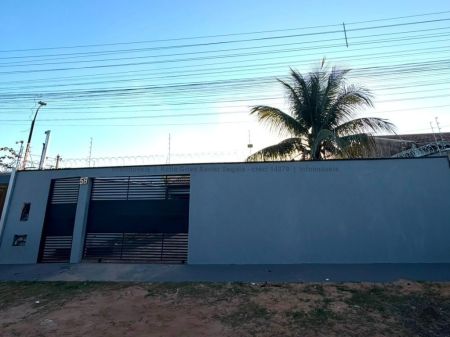 Casa-Térrea em Lagoa Park