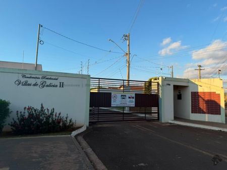 Casa-Térrea-Condomínio em Jardim São Conrado