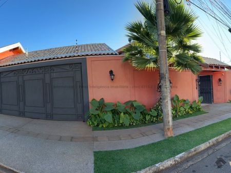 Casa-Térrea em Monte Castelo