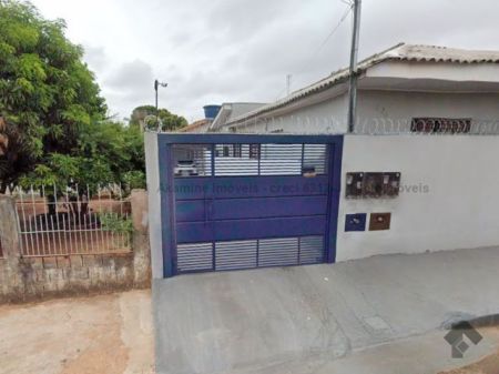 Casa-Térrea em Jardim Jockey Club