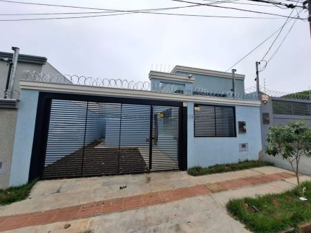 Casa-Térrea em Pioneiros