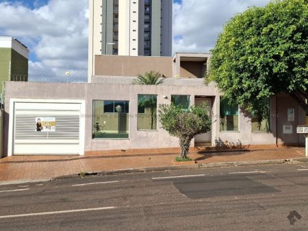 Casa-Térrea em Vila Célia