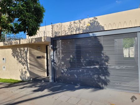 Casa-Térrea em Monte Castelo