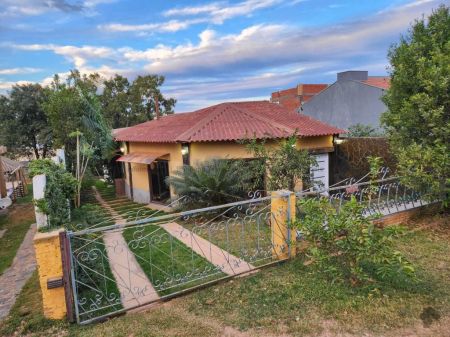 Casa-Térrea em Tarumã Hipica Park
