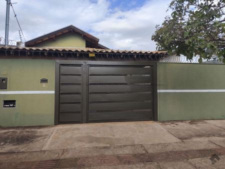 Casa-Térrea em Vila Nasser