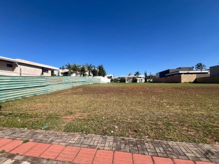 Terreno-Condomínio em Residencial Alphaville