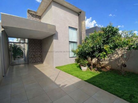 Casa-Térrea em Aero Rancho