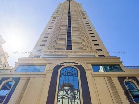 Apartamento em Meia Praia