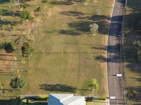 Terreno-Condomínio em Terras do Golfe