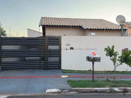 Casa-Térrea em Jardim Imperial