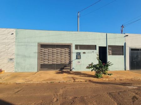 Casa-Térrea em Iracy Coelho