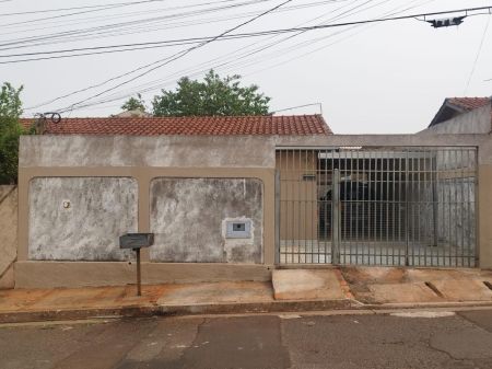 Casa-Térrea em Aero Rancho
