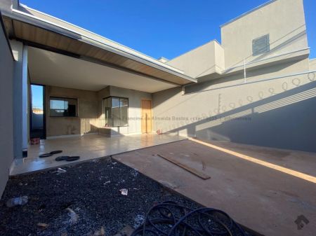 Casa-Térrea em Aero Rancho