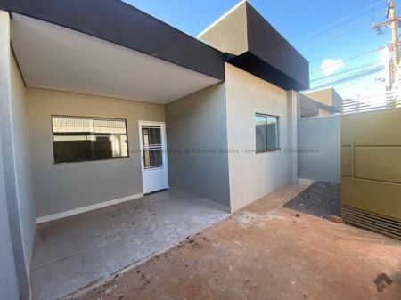 Casa-Térrea em Aero Rancho