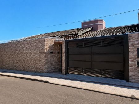 Casa-Térrea em Jardim Leblon