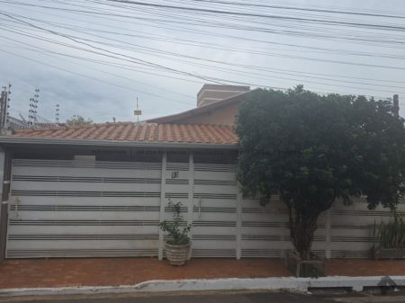 Casa-Térrea em Vila Santa Luzia