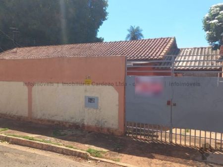Casa-Térrea em Aero Rancho