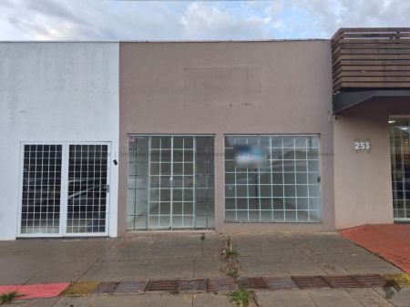 Sala / Salão / Loja em Moreninha