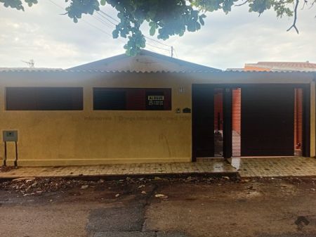 Casa-Térrea em Jardim Bonança