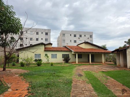 Casa-Térrea em Monte Castelo
