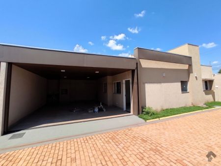Casa-Térrea-Condomínio em Vila Nasser