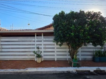 Casa-Térrea-Condomínio em Vila Santa Luzia