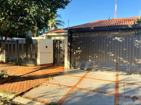 Casa-Térrea em Jardim São Lourenço