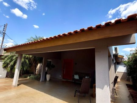 Casa-Térrea-Condomínio em Coophamat