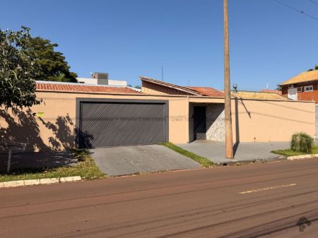 Casa-Térrea em Jardim São Lourenço