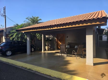 Casa-Térrea-Condomínio em Coophamat