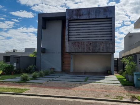 Sobrado-Condomínio em Residencial Alphaville II
