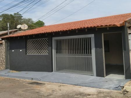 Casa-Térrea em Aero Rancho