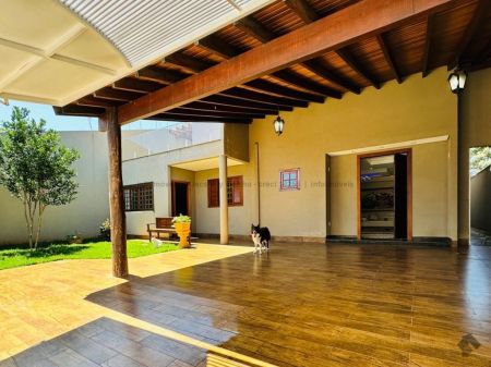 Casa-Térrea em Jardim TV Morena