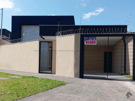 Casa-Térrea em Jardim Jockey Club