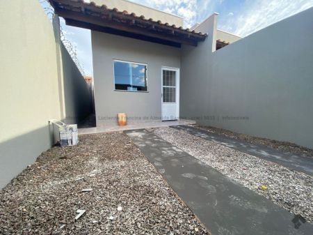 Casa-Térrea em Aero Rancho