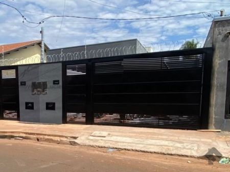 Casa-Térrea em Aero Rancho