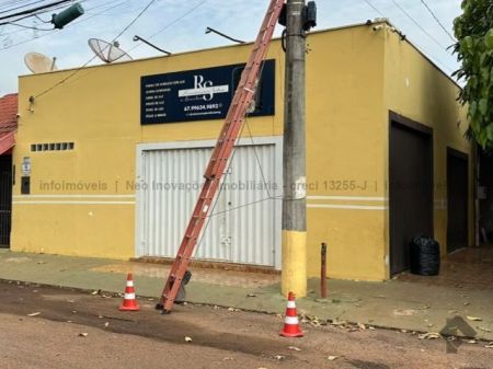 Casa-Térrea em Aero Rancho