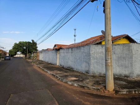 Casa-Térrea em Arnaldo Estevão de Figueiredo