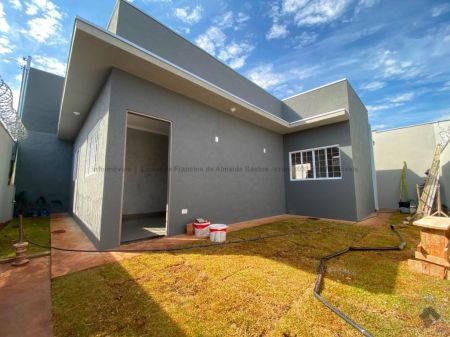 Casa-Térrea em Aero Rancho