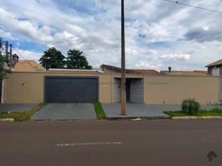 Casa-Térrea em Jardim São Lourenço