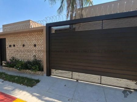 Casa-Térrea em Parque Rita Vieira