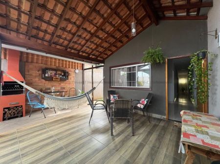 Casa-Térrea em Jardim Anache