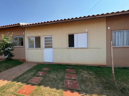 Casa-Térrea-Condomínio em Jardim Parati