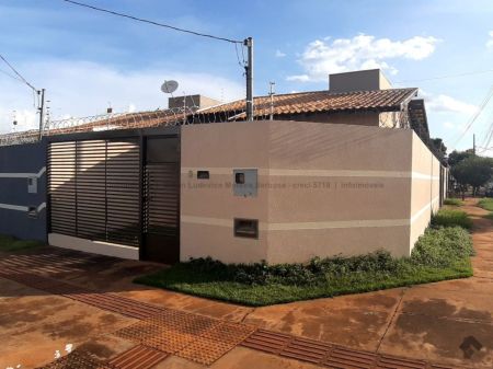 Casa-Térrea em Jardim Morenão
